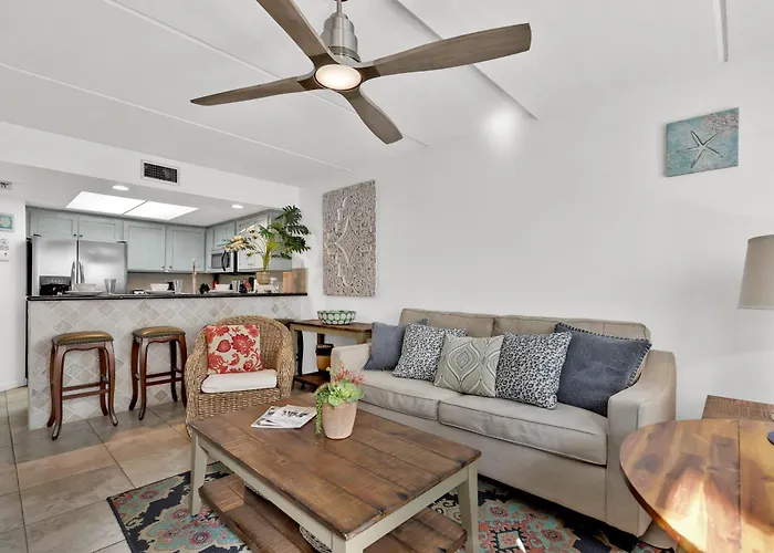 Beachside Bungalow: Surfside I #104
