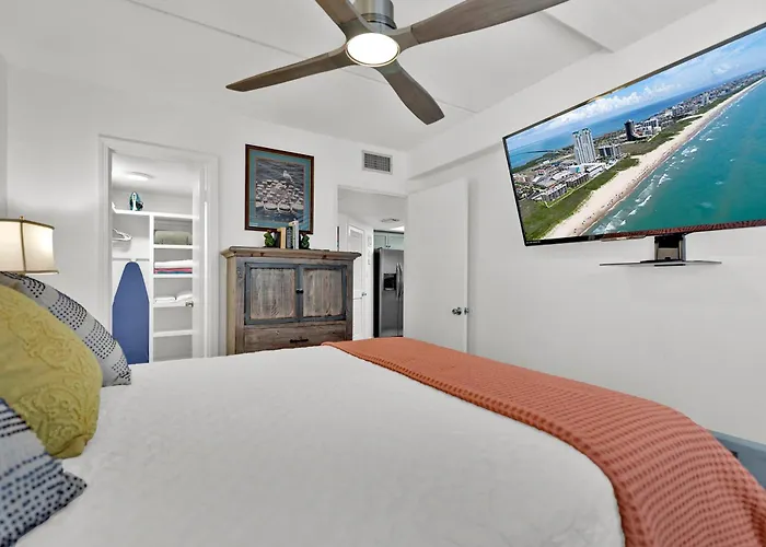 Beachside Bungalow: Surfside I #104