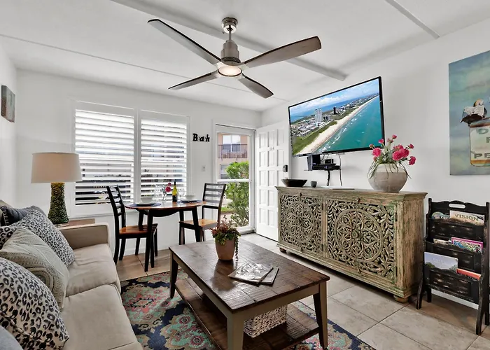 Beachside Bungalow: Surfside I #104