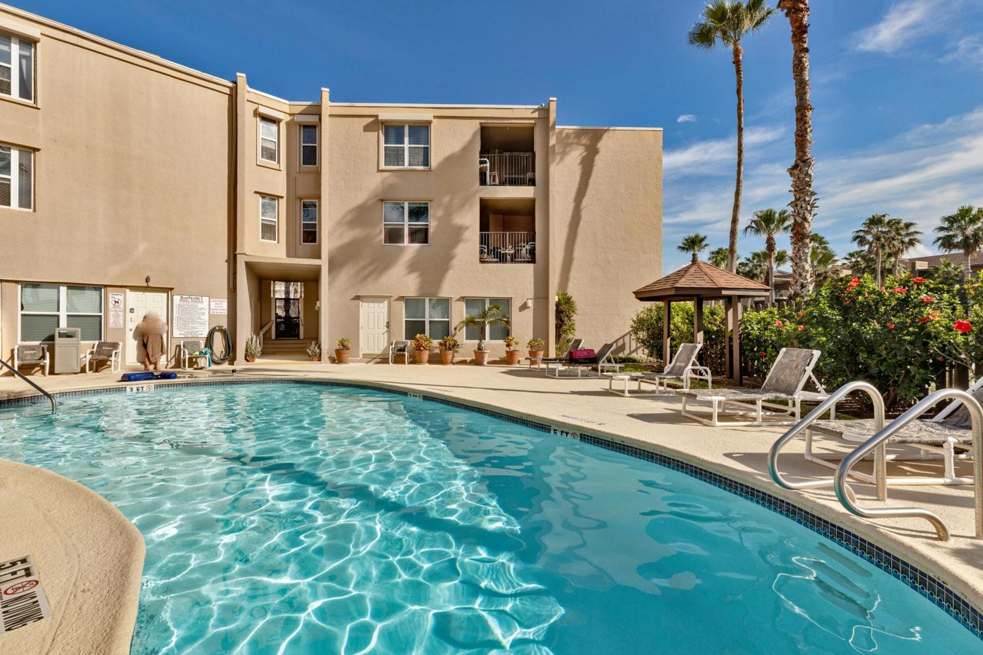 Beachside Bungalow: Surfside I #104